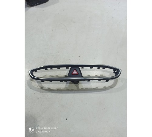 Накладка торпедо с корпусом кнопки аварийной сигнализации