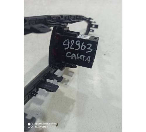 Накладка торпедо с корпусом кнопки аварийной сигнализации