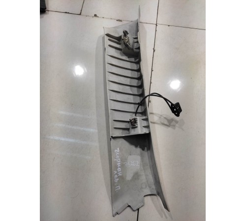 Обшивка стойки (передняя, левая)