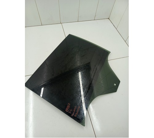 Стекло двери переднее правое