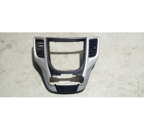 Накладка панели центральная