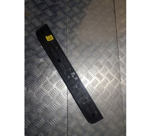 Накладка на порог салона перед. прав.