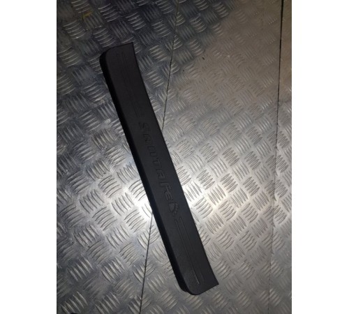 Накладка на порог салона перед. прав.