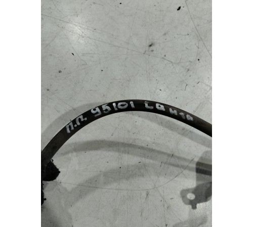 Тормозной шланг(передний правый)