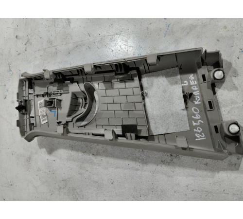 Обшивка центральной стойки левая верхняя