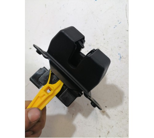 Замок багажника