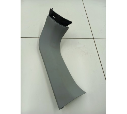 Обшивка двери крышки багажника правая