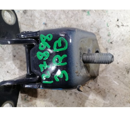 Петля двери задняя правая верхняя