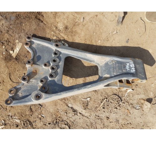 Кронштейн реактивной тяги правый