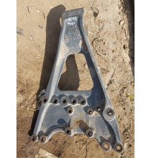 Кронштейн реактивной тяги правый