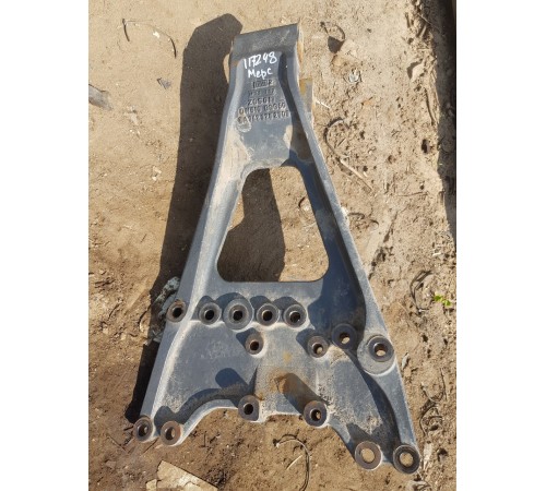 Кронштейн реактивной тяги правый