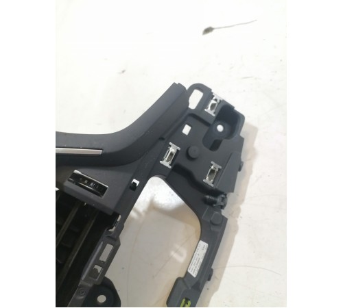 Дефлектор воздушный левый