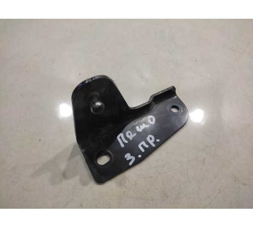 Кронштейн амортизатора багажника (правый)