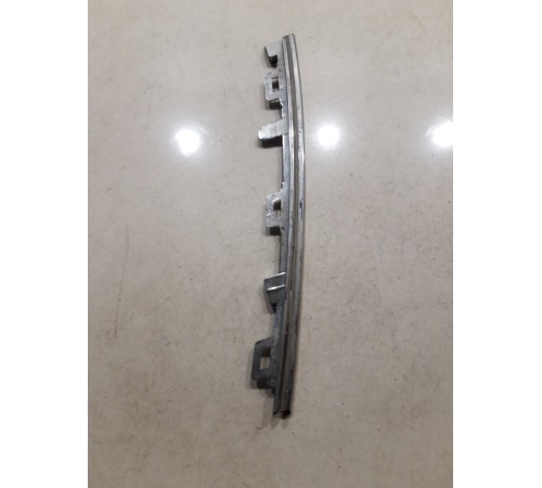 Молдинг решетки радиатора правый