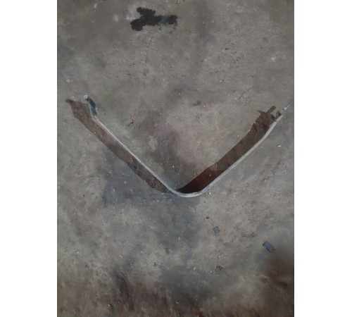 Кронштейн крепление лямка топливного бака передний правый