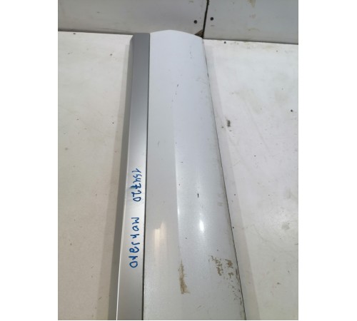 Накладка двери передняя левая нижняя