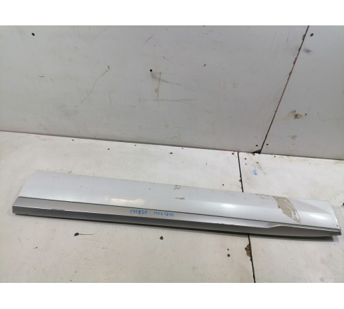 Накладка двери передняя левая нижняя