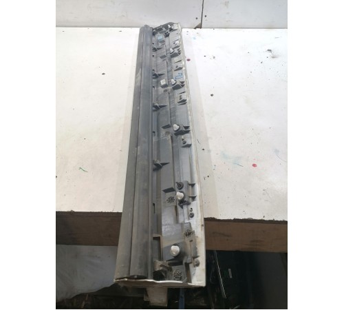 Накладка двери передняя левая нижняя