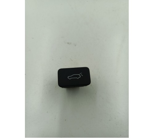 Кнопка закрывания багажника