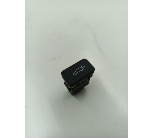 Кнопка закрывания багажника