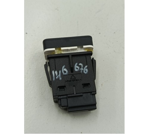 Кнопка закрывания багажника