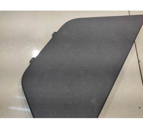 пластик багажника (задний левый)