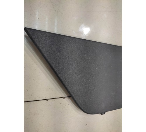 пластик багажника (задний левый)