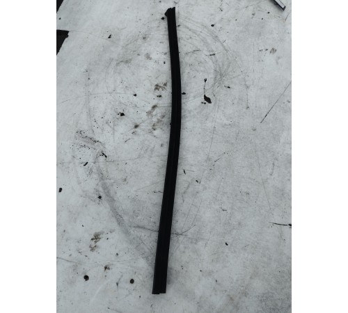 Уплотнитель стекла передний правый внутренний