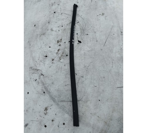 Уплотнитель стекла передний правый внутренний