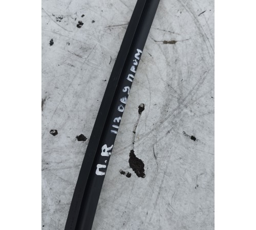 Уплотнитель стекла передний правый внутренний