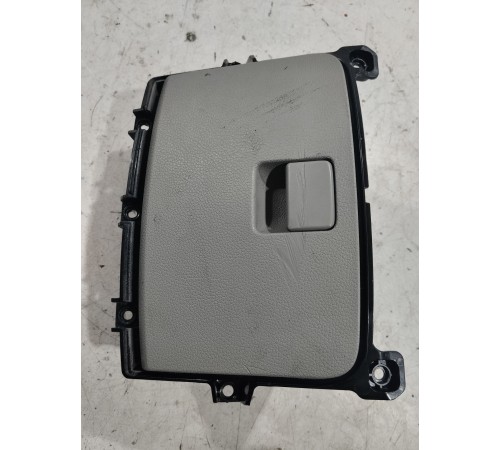 Бардачок передний правый