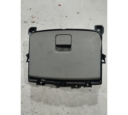 Бардачок передний правый