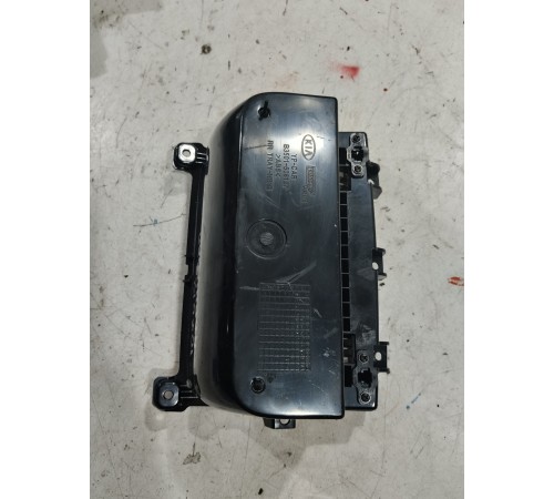 Бардачок передний правый