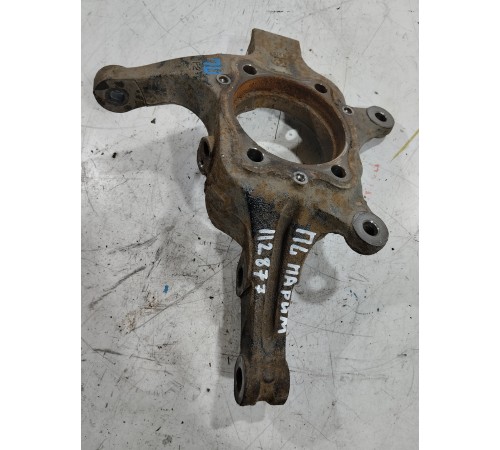 Кулак поворотный передний левый