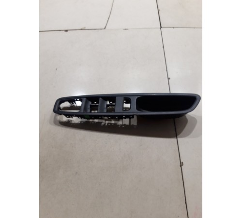 Накладка блока управления стеклоподъемниками (передняя левая)