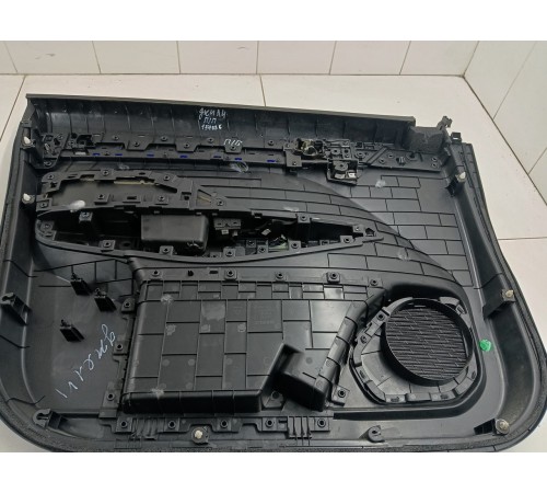 Обшивка двери передняя правая