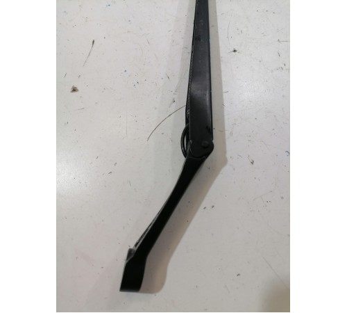 Поводок стеклоочистителя правый