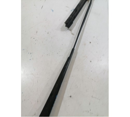 Поводок стеклоочистителя правый