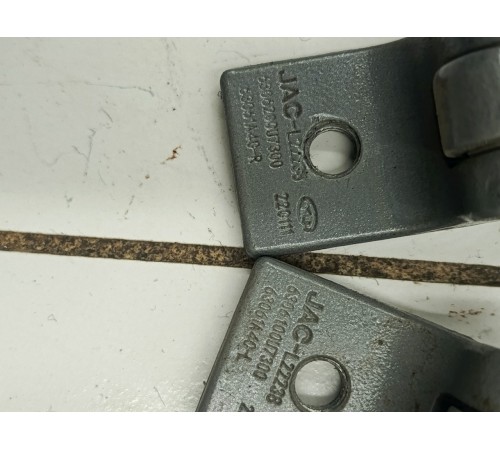 Петли крышки багажника