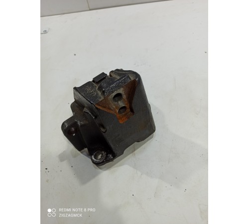 Кронштейн двигателя