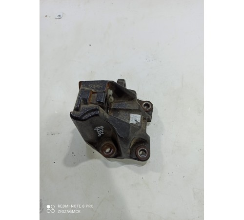 Кронштейн двигателя