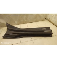 Решетка (планка) под лобовое стекло правая