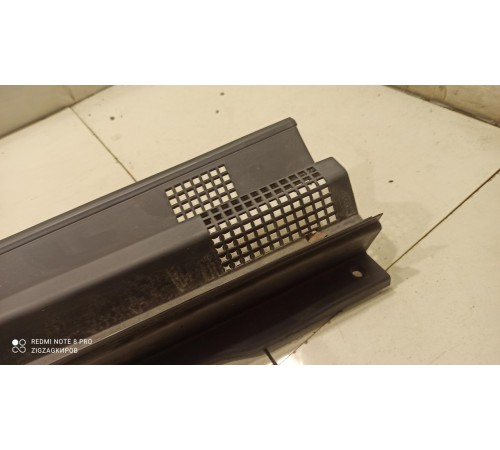 Решетка (планка) под лобовое стекло правая