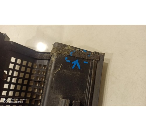 Решетка (планка) под лобовое стекло правая