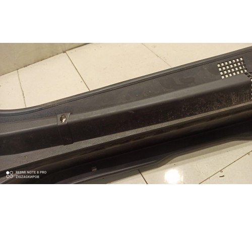 Решетка (планка) под лобовое стекло правая