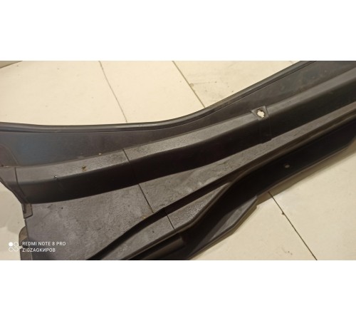 Решетка (планка) под лобовое стекло правая