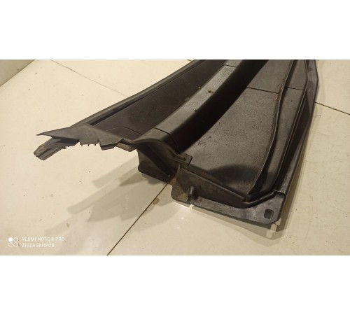 Решетка (планка) под лобовое стекло правая