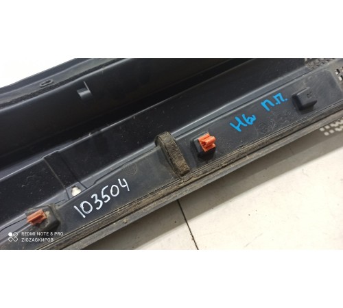 Решетка (планка) под лобовое стекло правая