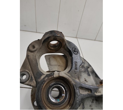 Кулак поворотный передний правый