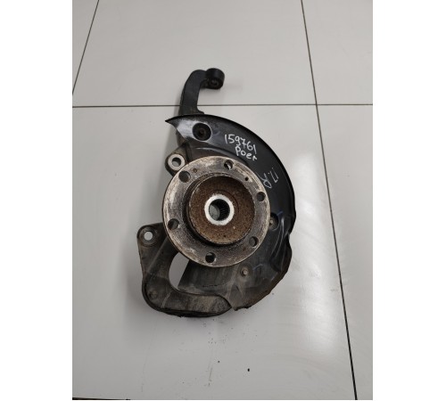 Кулак поворотный передний правый